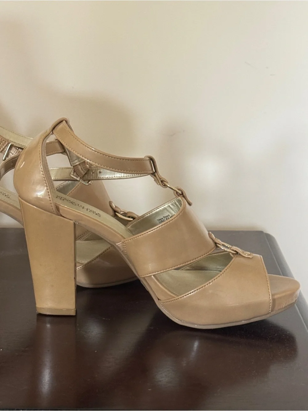 Kenneth Cole Neutral Patent Leather Platform Sandals - Beige Size 8.5